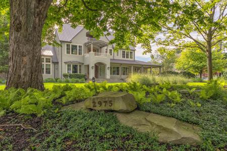 2975 Lakeshore Drive