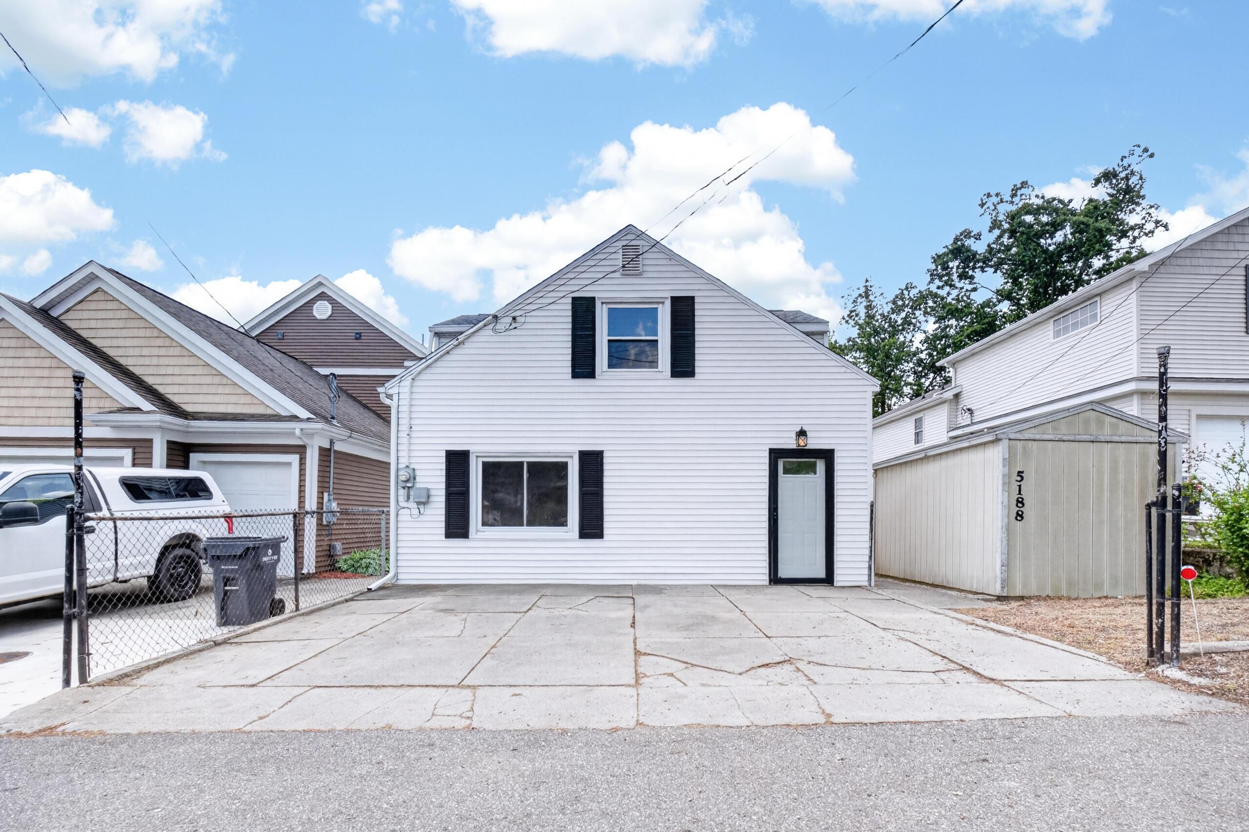 Image 1: 5188 Deep Point Dr, Portage, MI 49002_1