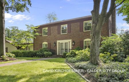 636 Manhattan SE