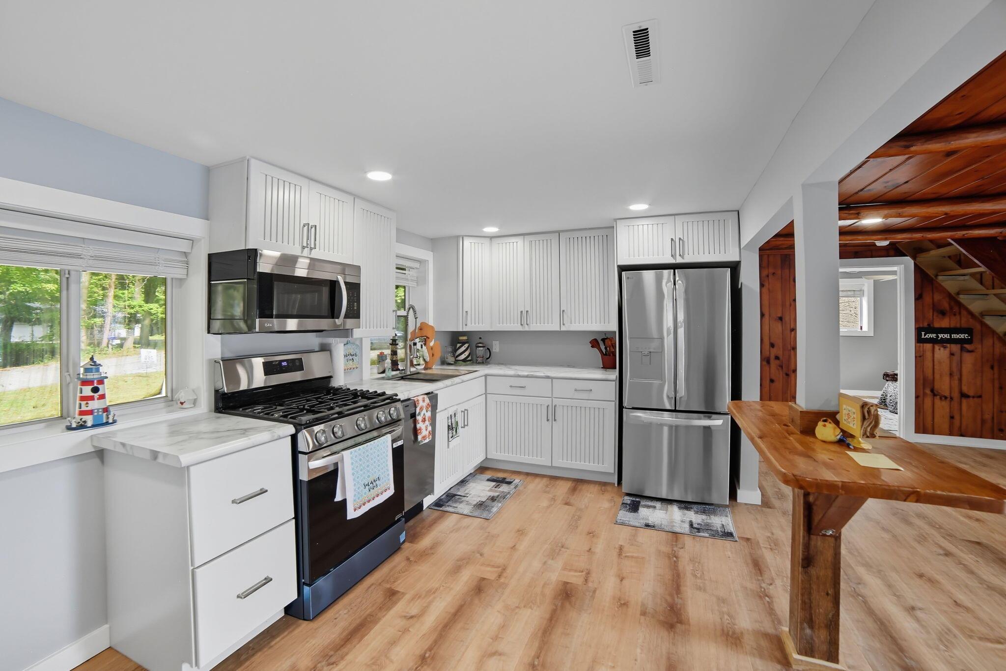 Image 4: 8-web-or-mls-IMG_3120 Evan Stover