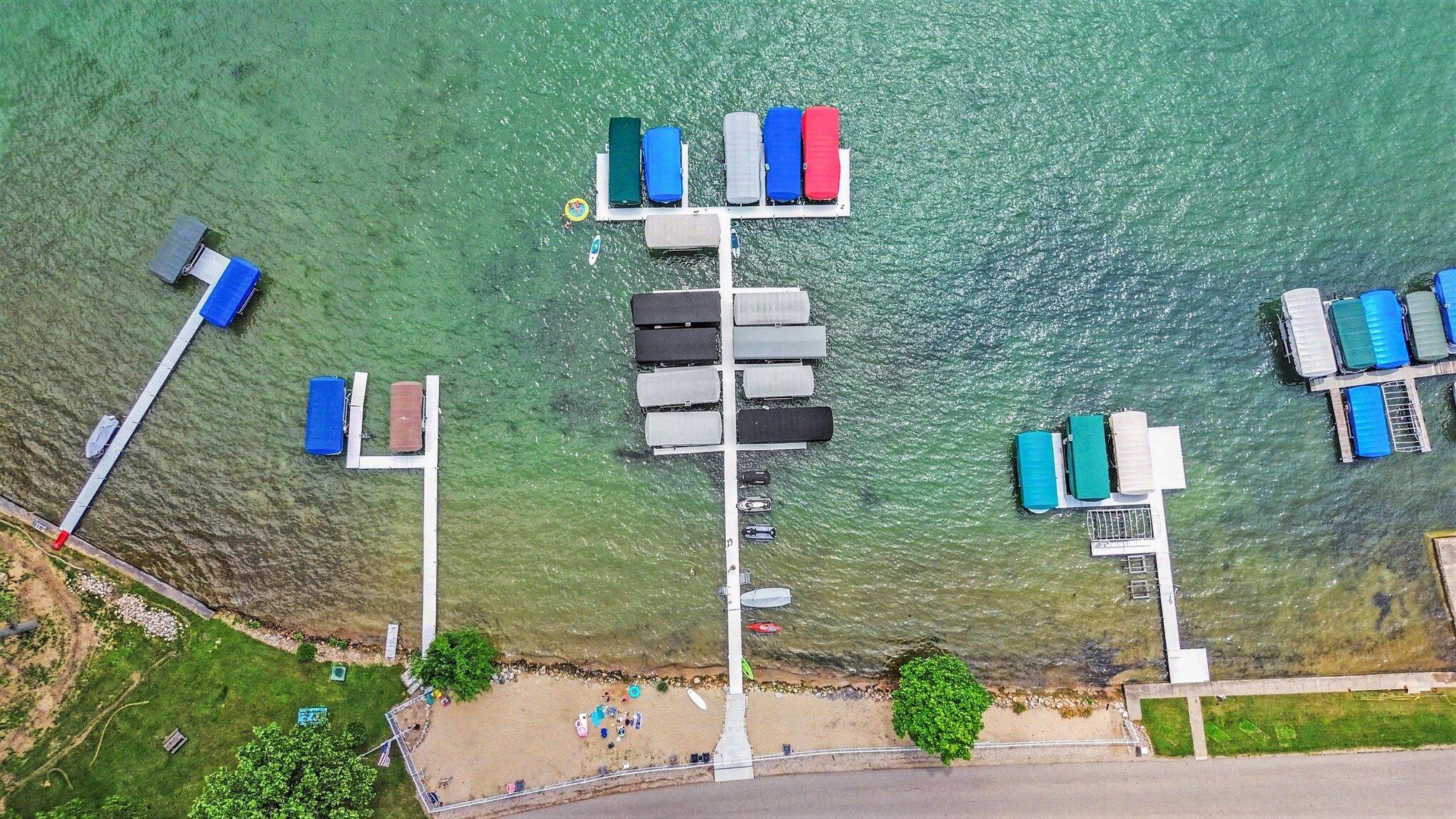 Image 3: Boat slip & beach