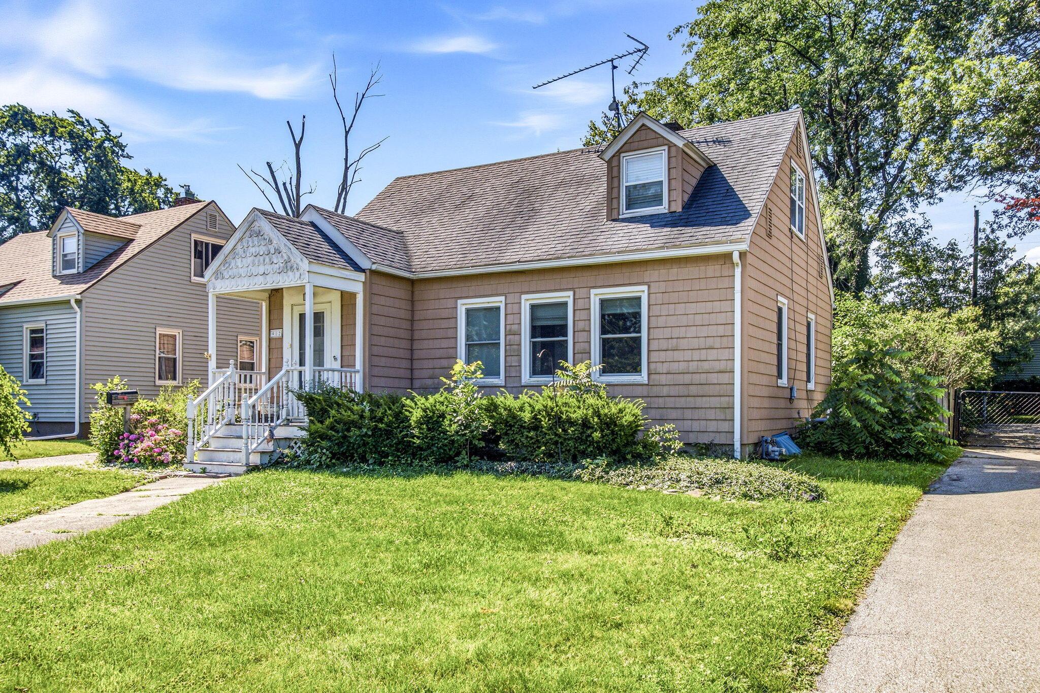 Image 3: 3-web-or-mls-912Kingsley_SkyVibeMedia-03