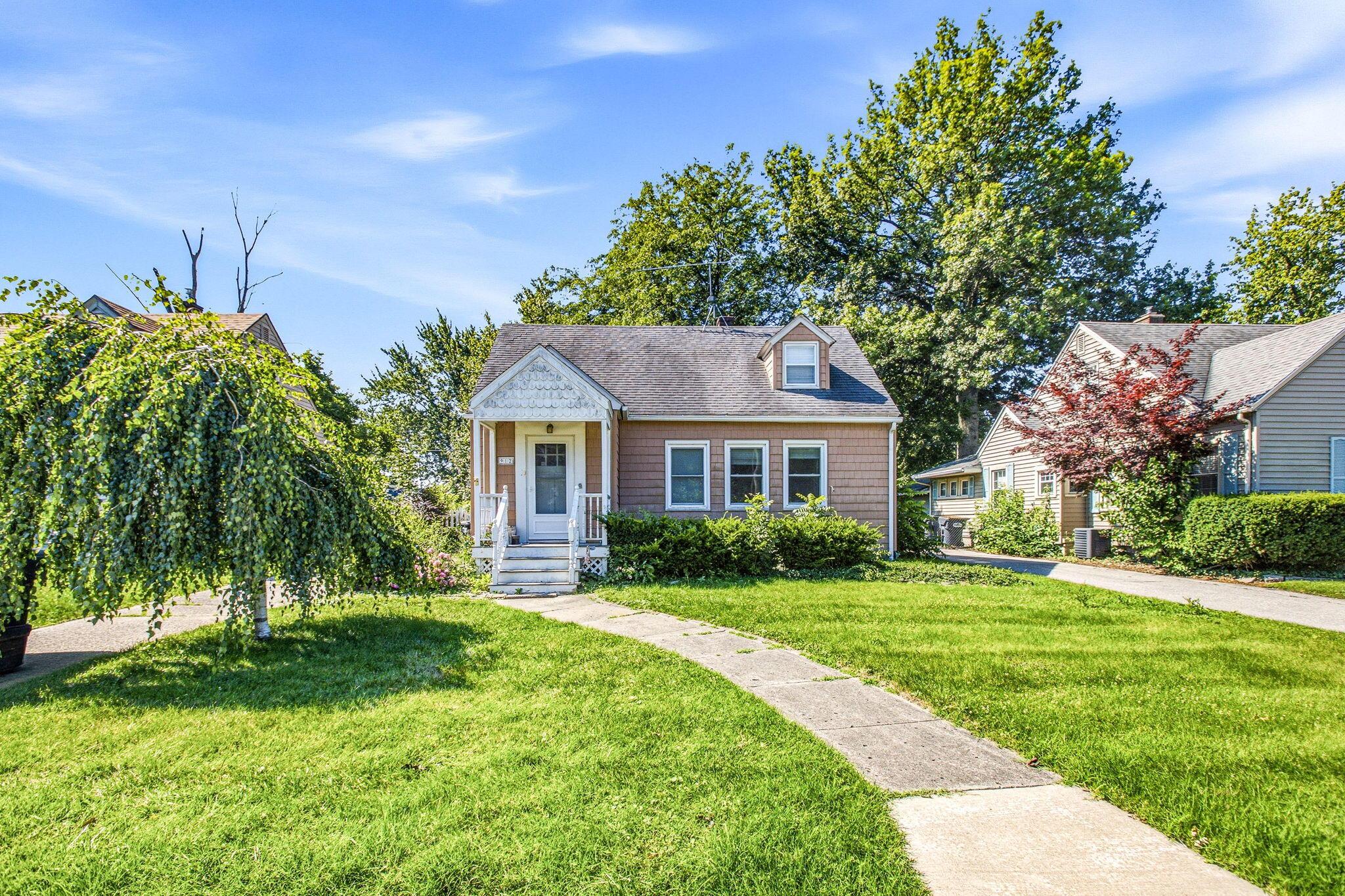 Image 4: 4-web-or-mls-912Kingsley_SkyVibeMedia-01