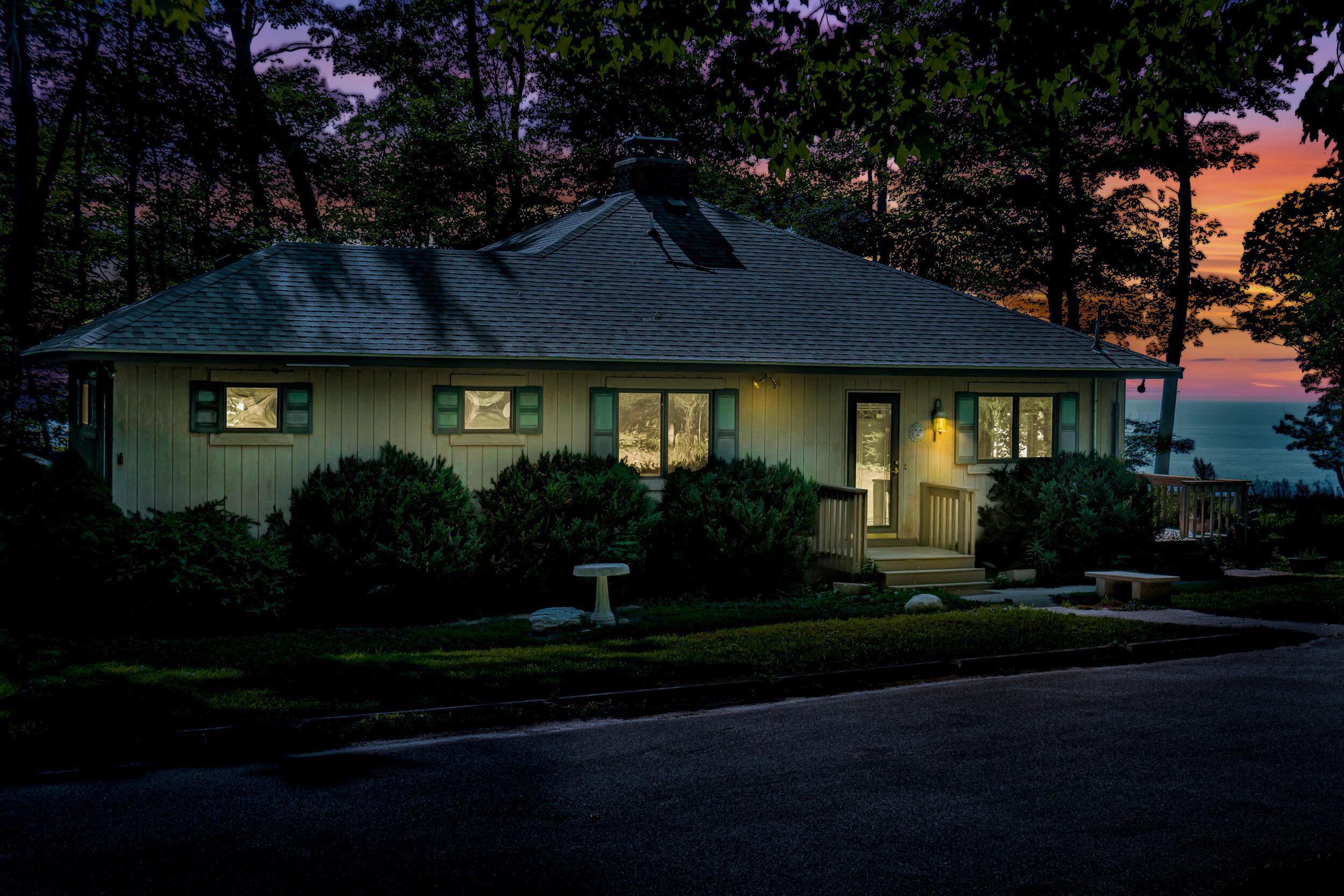 Image 4: 55_4569 s lakeshore-55