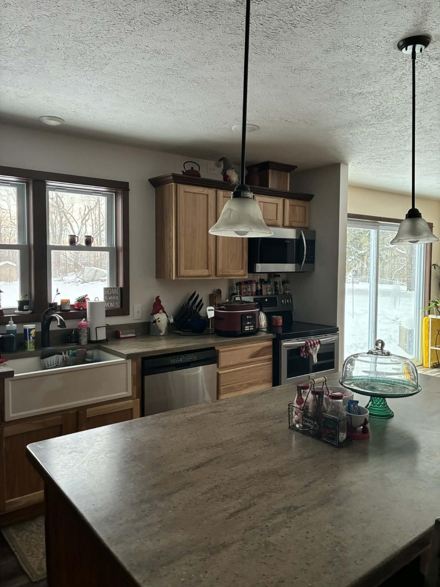 Image 4: Kitchen