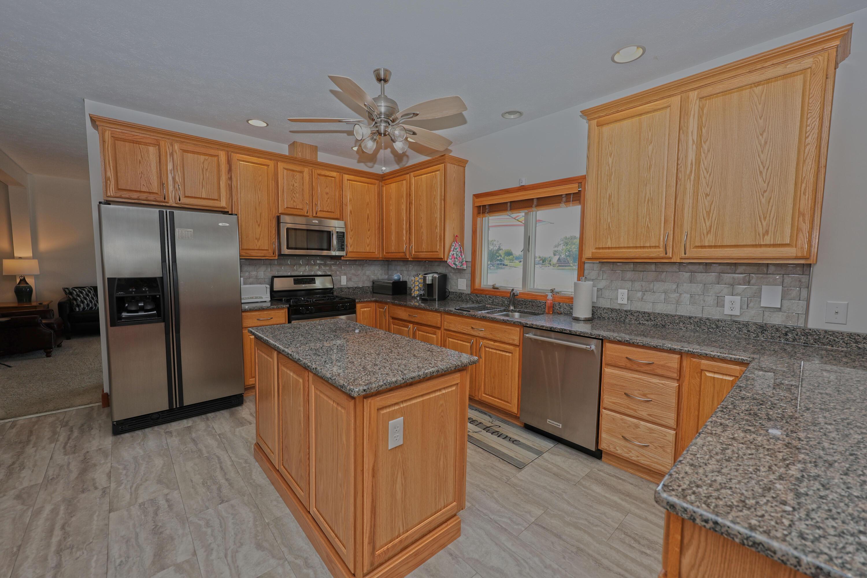 Image 3: Kitchen
