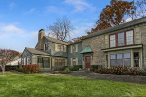 3121 Lakeshore Drive