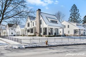 965 Lake Grove SE