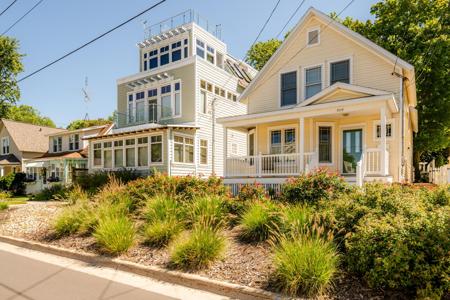 909 Lions Park