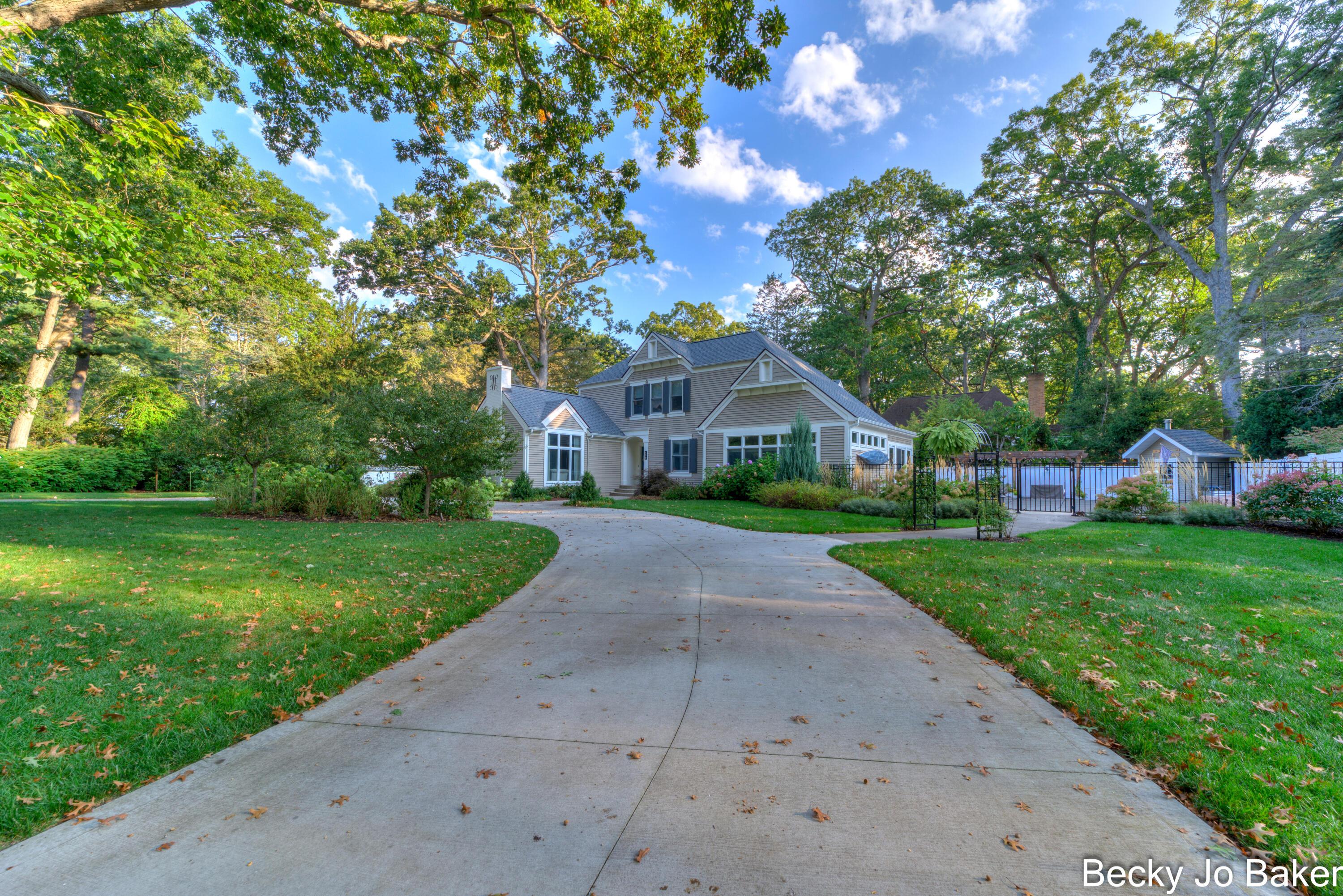 Image 2: 430 Mid Oak (MLS) (1 of 68)