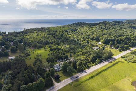1912 S Scenic Highway