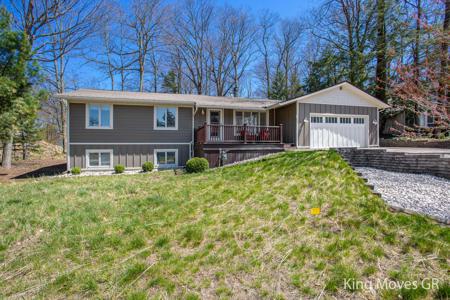 9436 Lakeview Court