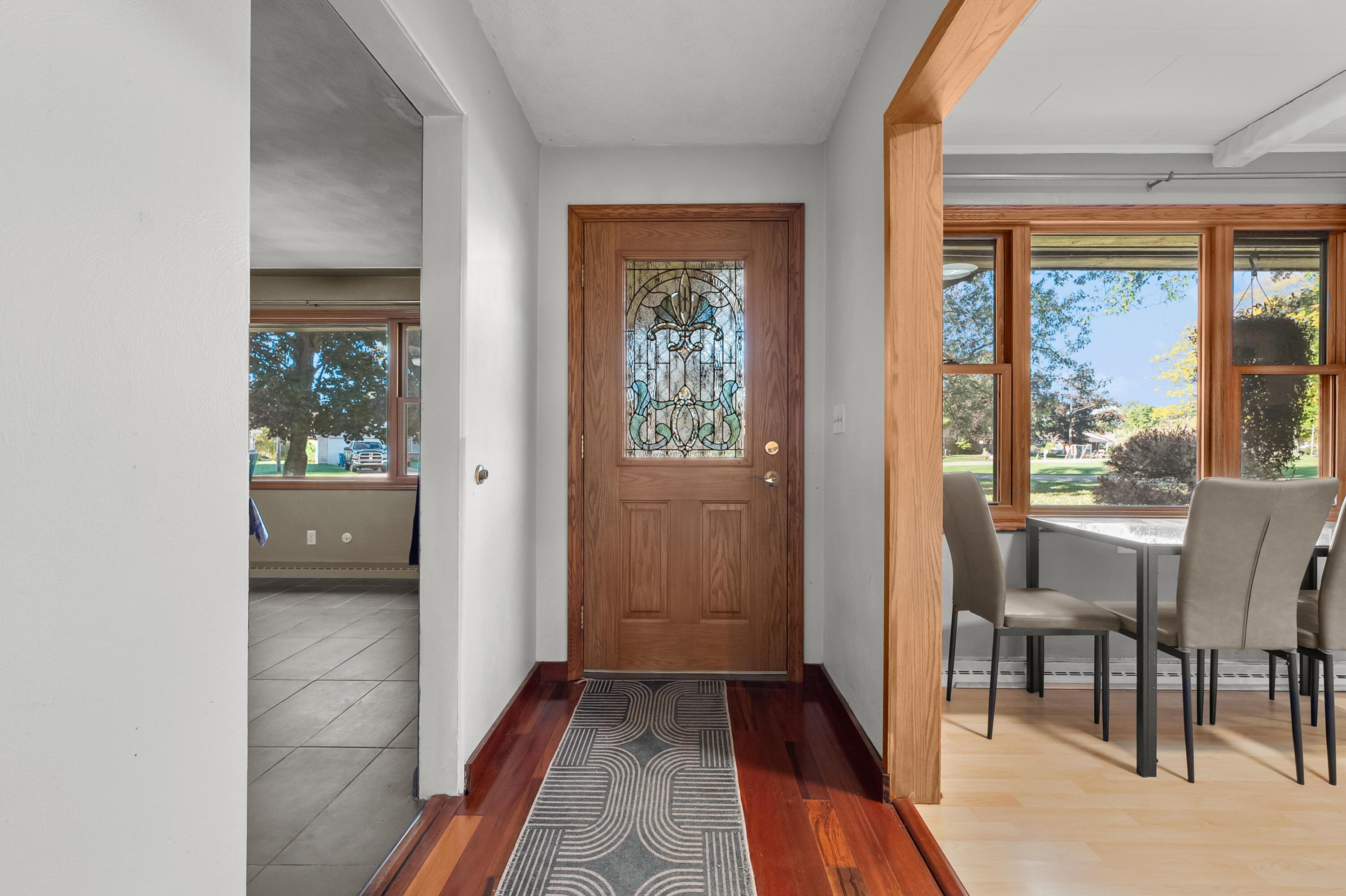 Image 3: Lakeshore Dr 318 Battle Creek 49015-2