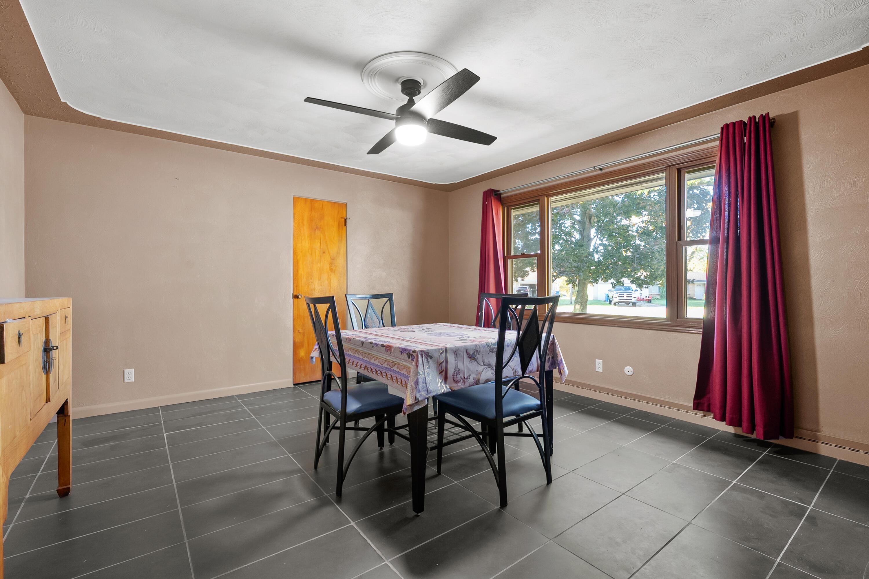 Image 4: Lakeshore Dr 318 Battle Creek 49015-3