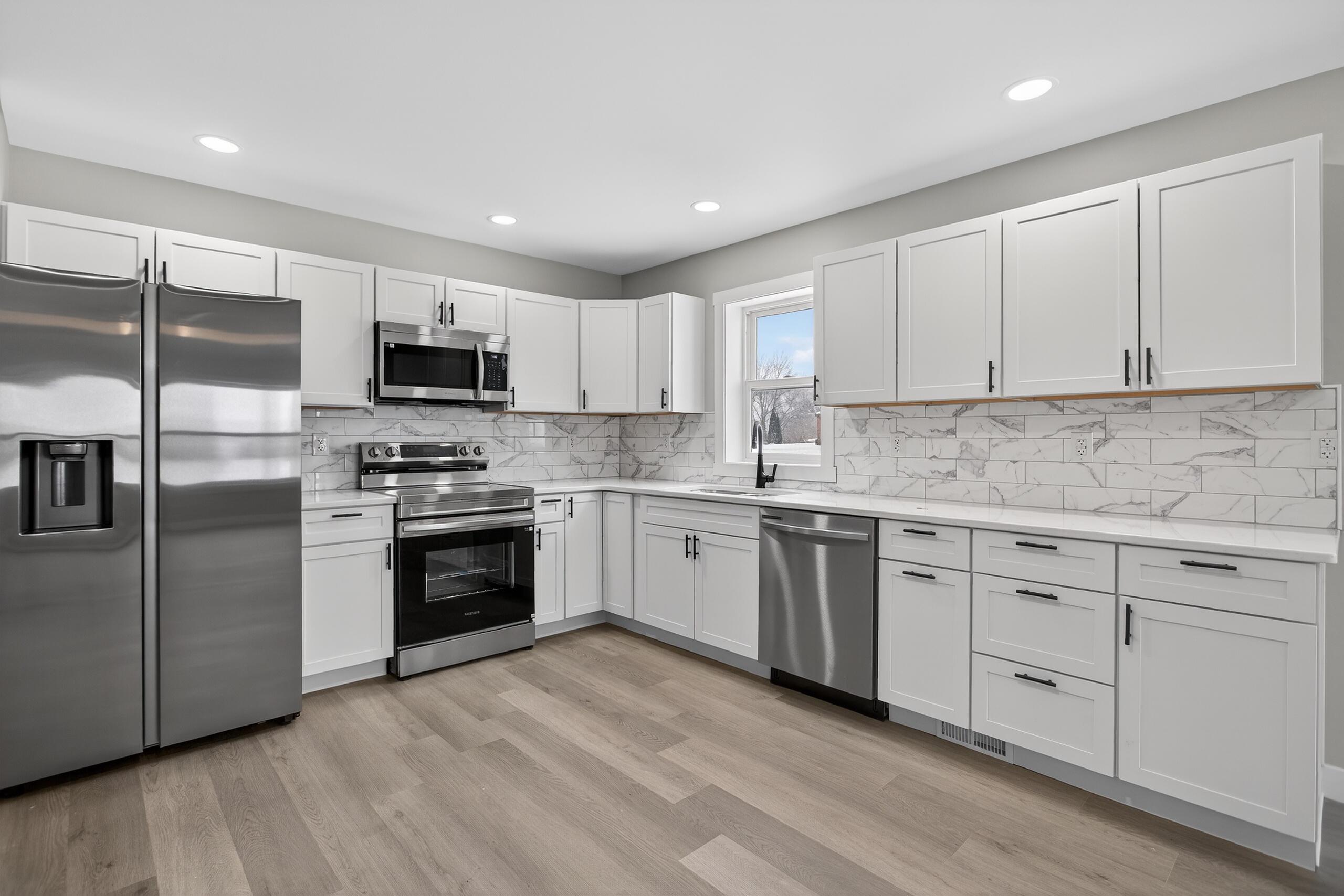 Image 4: 005_0N0A9706