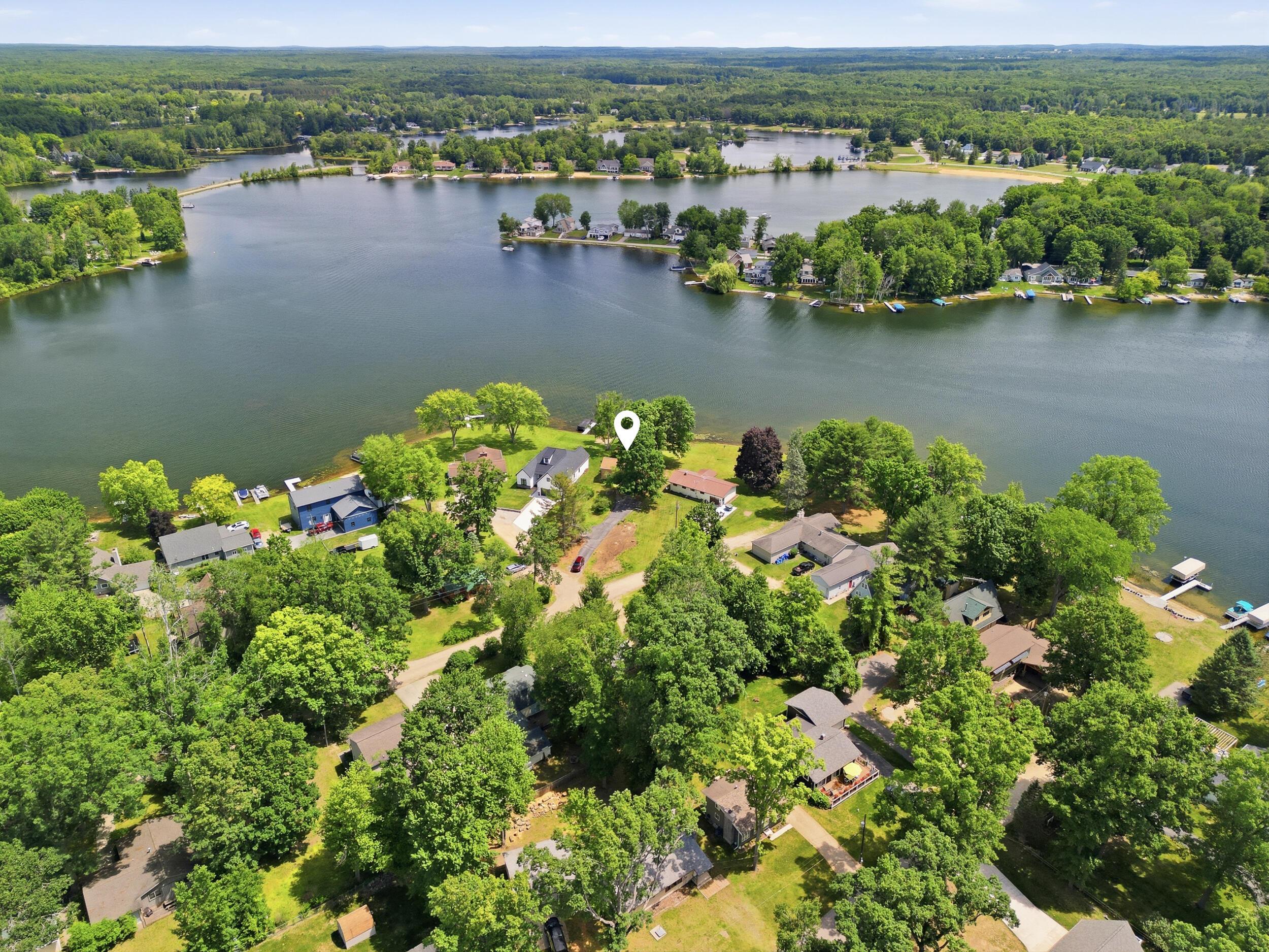 Image 2: 2 Main Lake