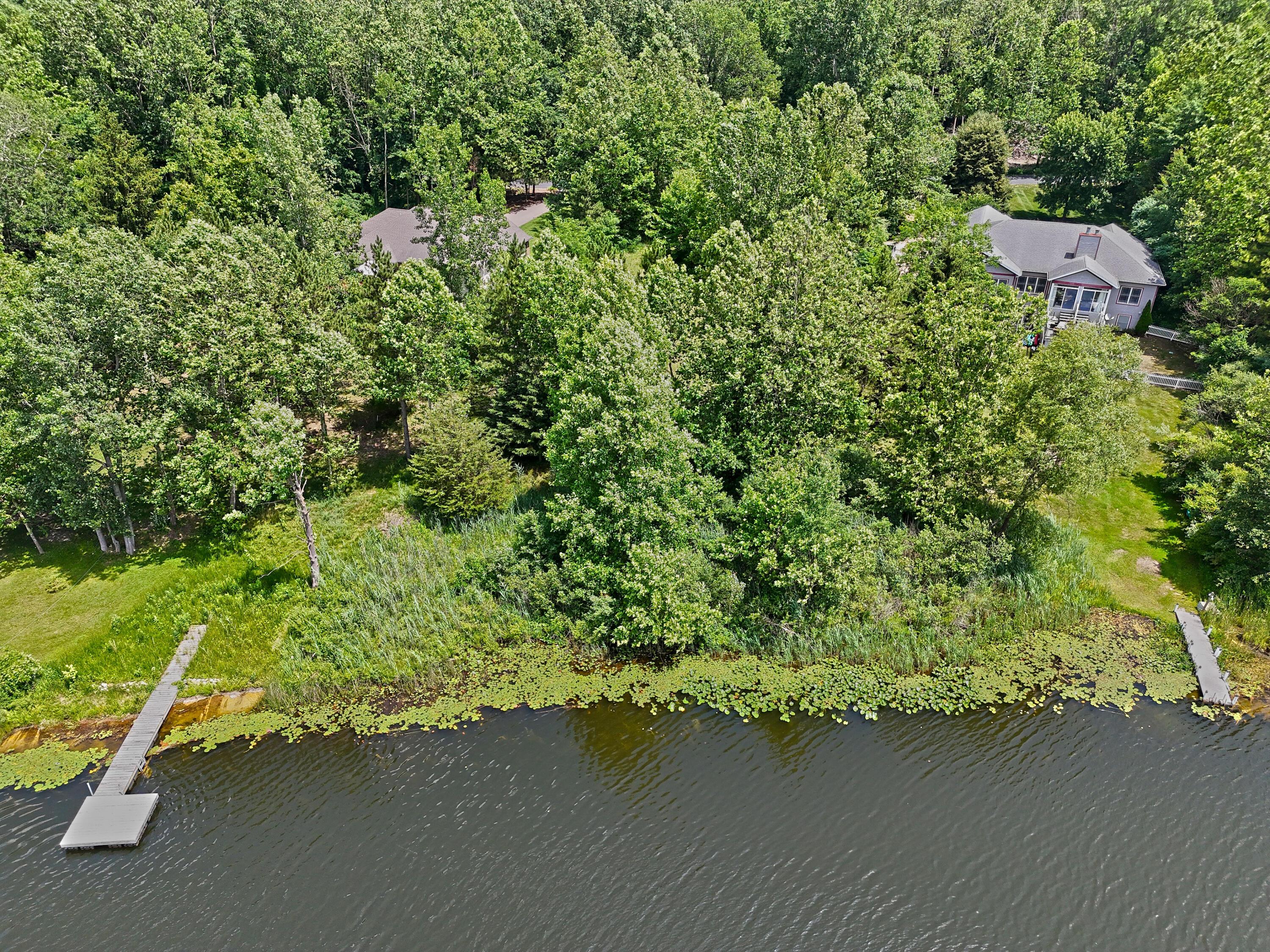 Image 3: Lakeside of Lot