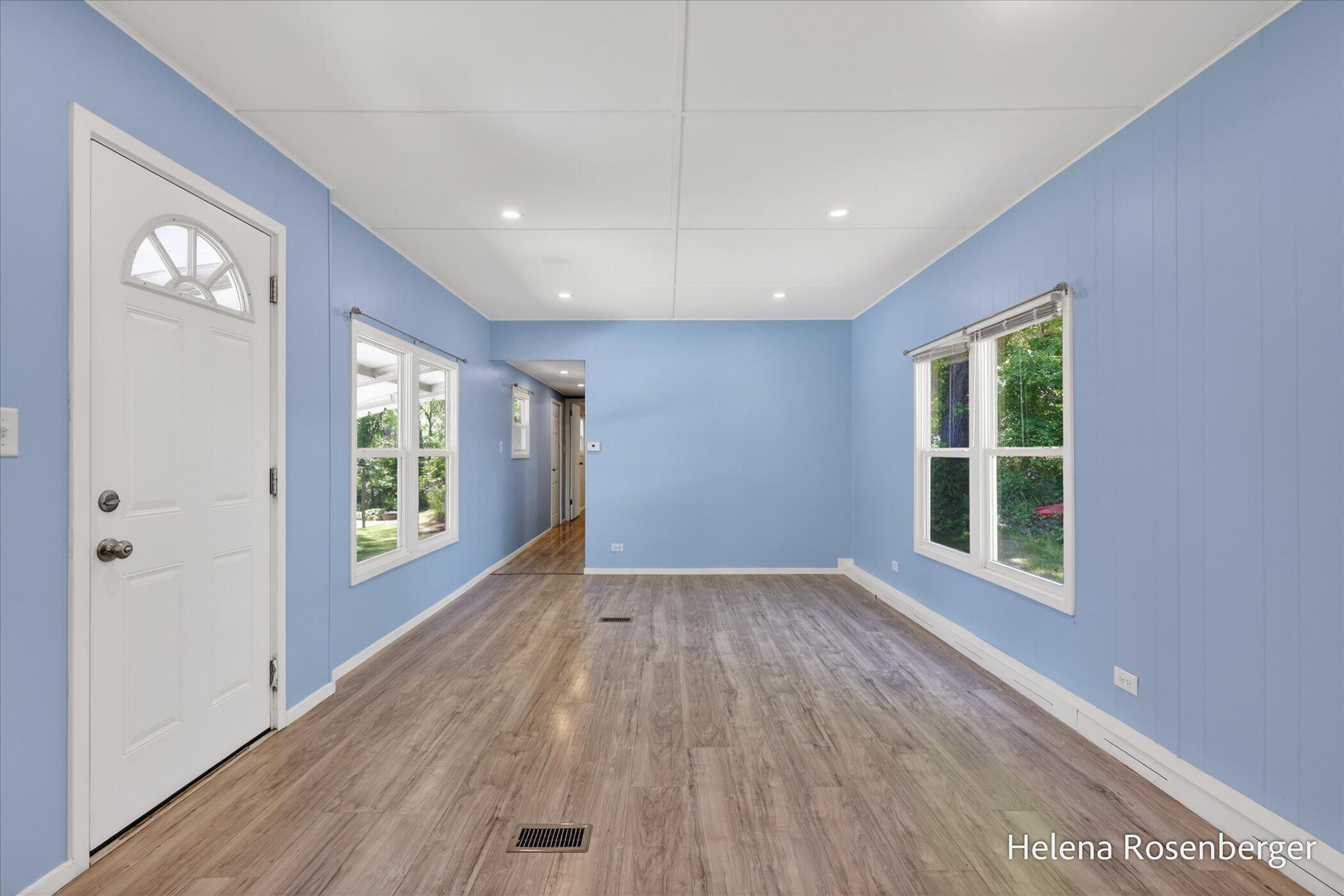 Image 2: Living Room