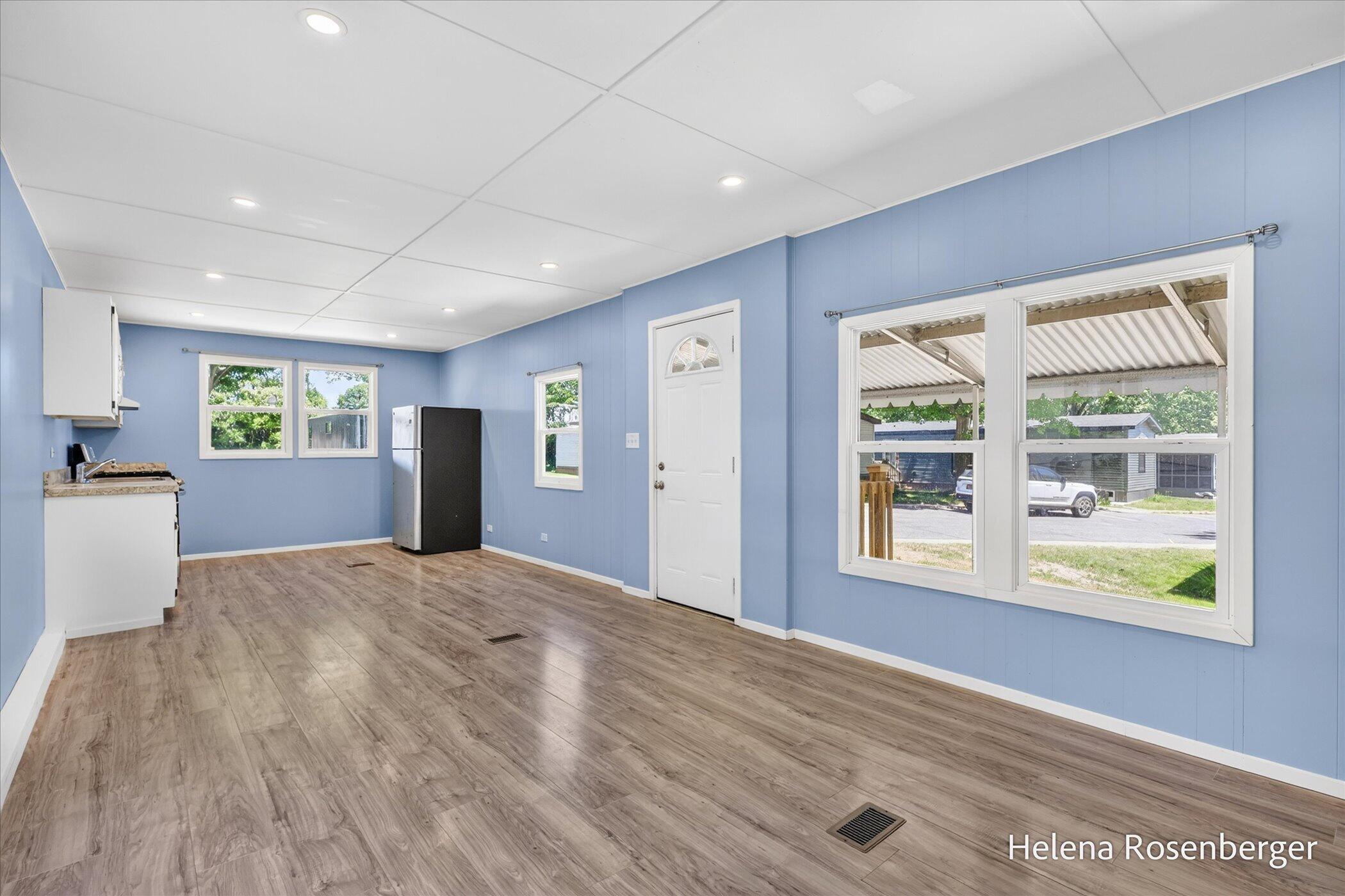 Image 3: entry way