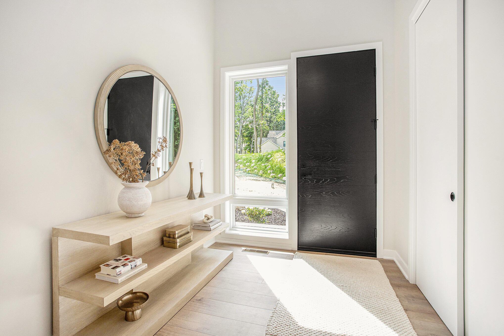Image 3: Foyer entry