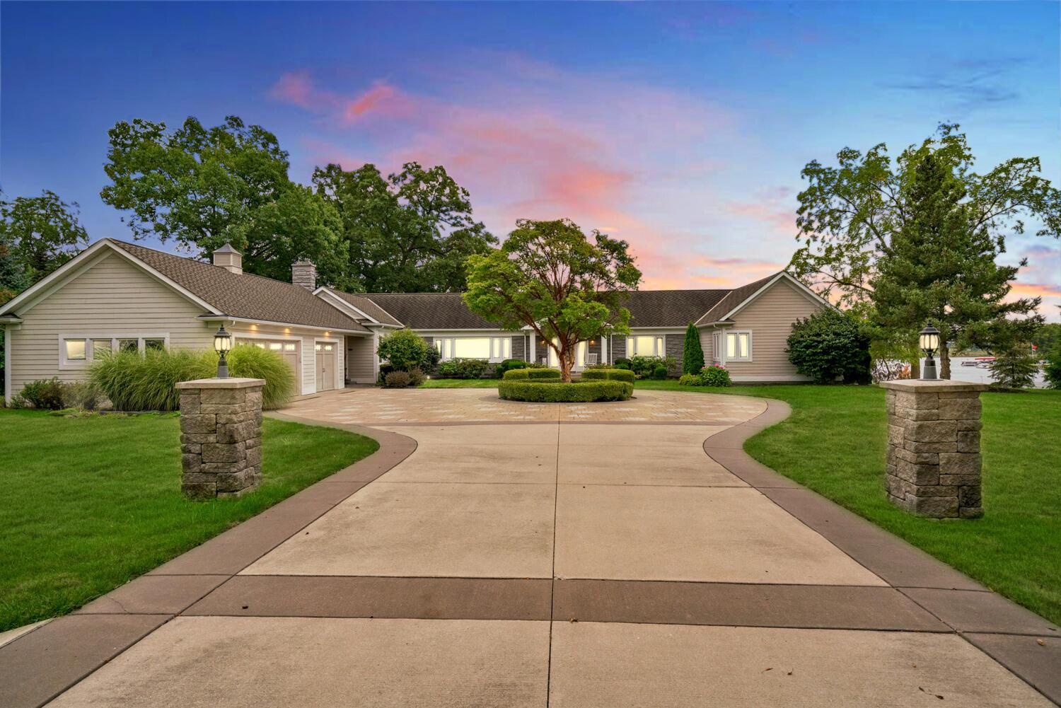 Image 1: WM179wheaton-twilight1