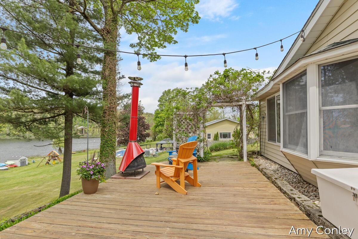 Image 2: 875 BRUCE DR