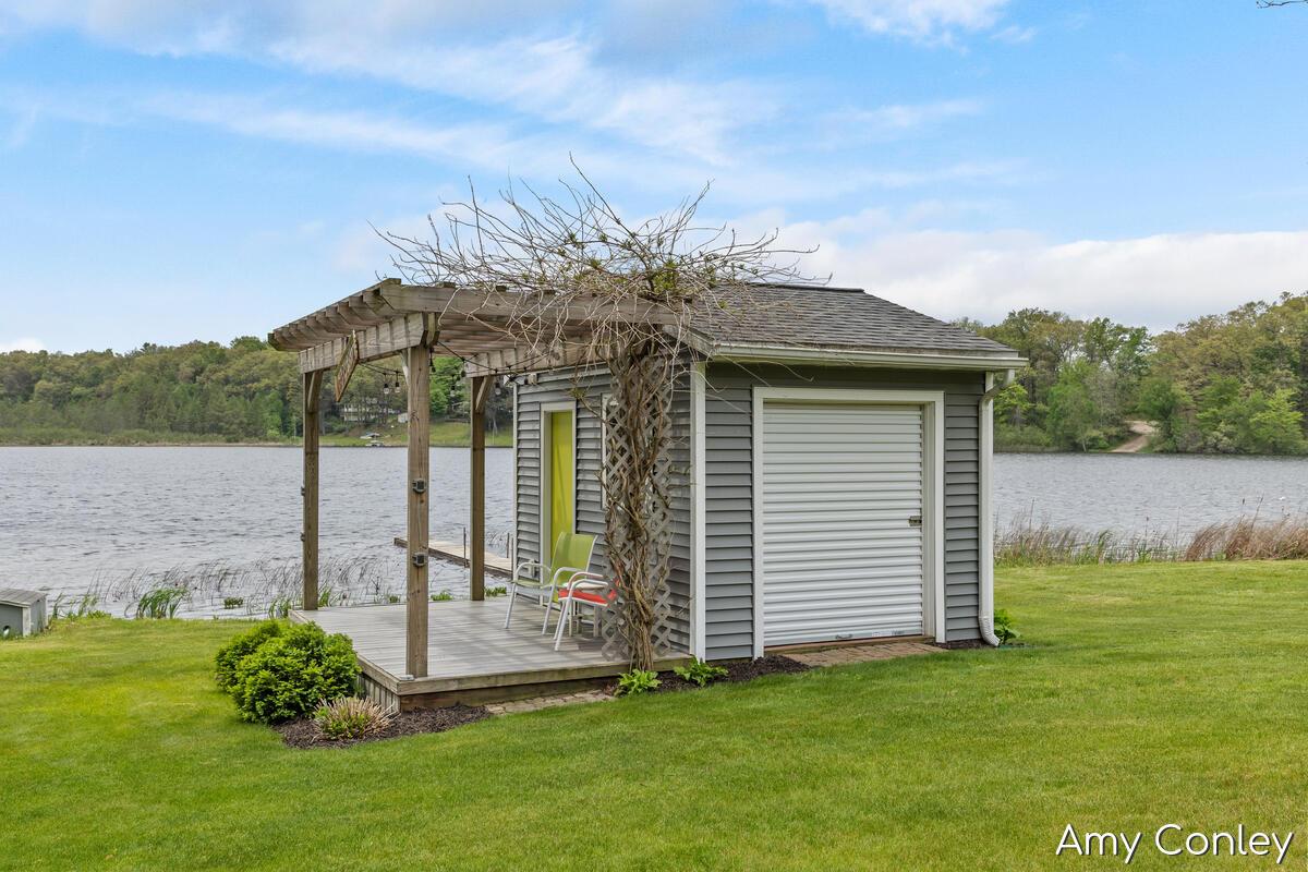 Image 4: 875 BRUCE DR