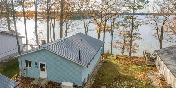 10147 Lakeshore