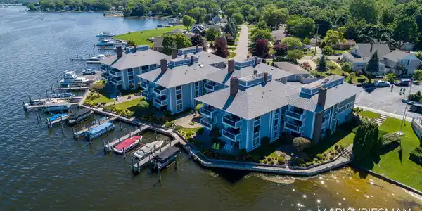 400 Lakeview Court