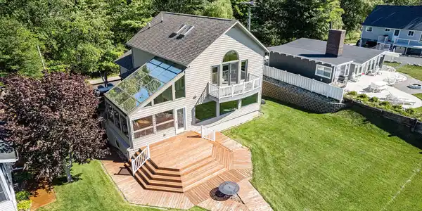 3389 N Lakeshore