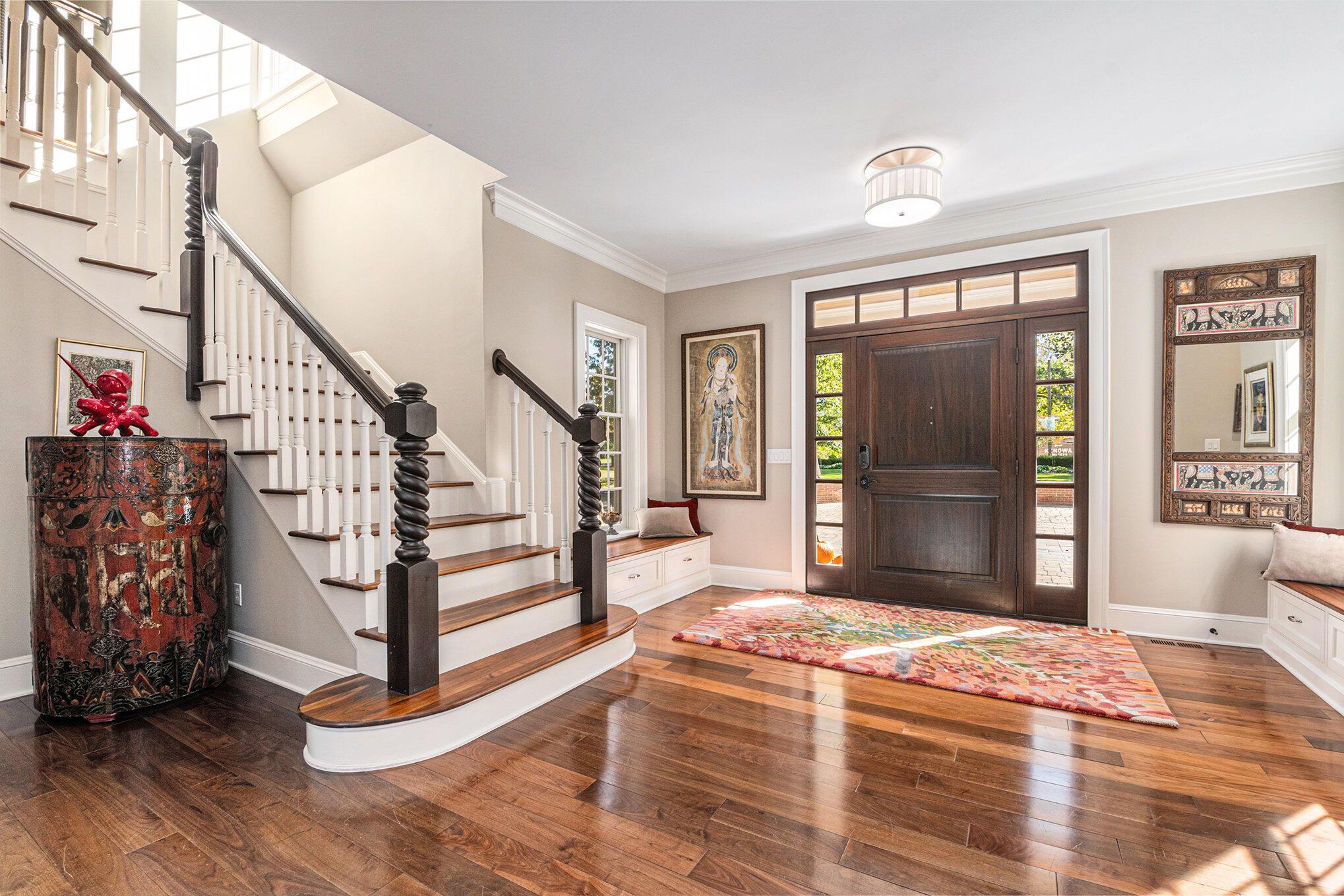 Image 4: 5 Foyer
