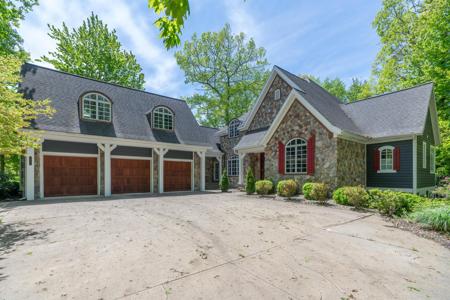 10543 Lakeshore Drive