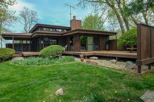 464 Lakeshore Drive