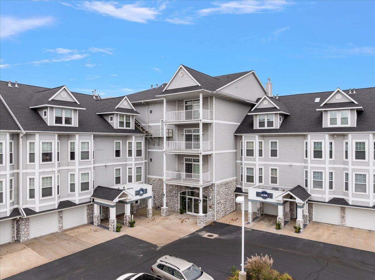 Image 2: 02-300 S Rath Ave, Ludington, MI-2