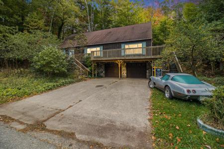 4504 N Lakeshore Drive