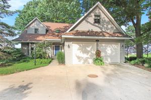 4223 N Lakeshore Drive