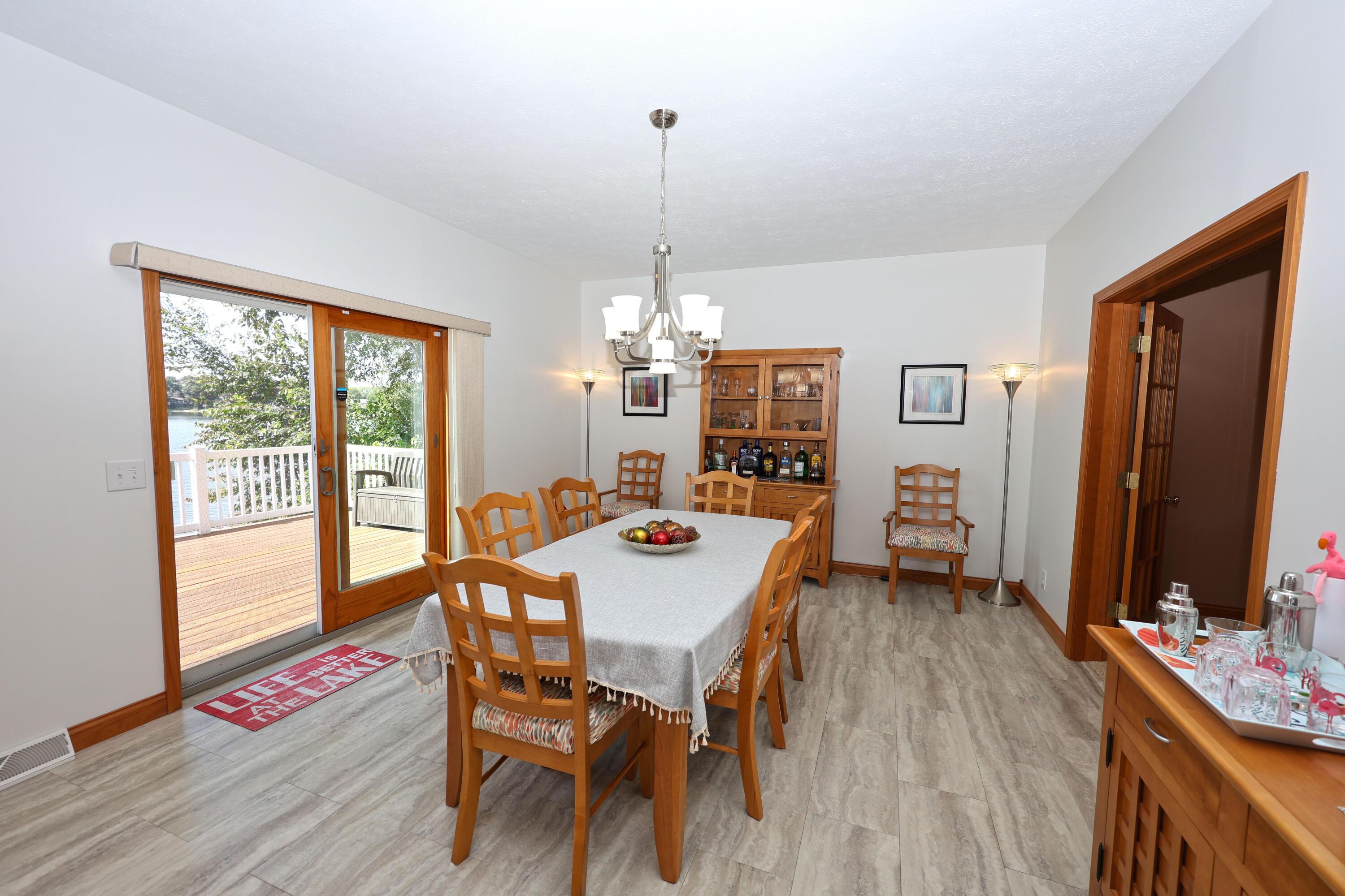 Image 4: Dining Room