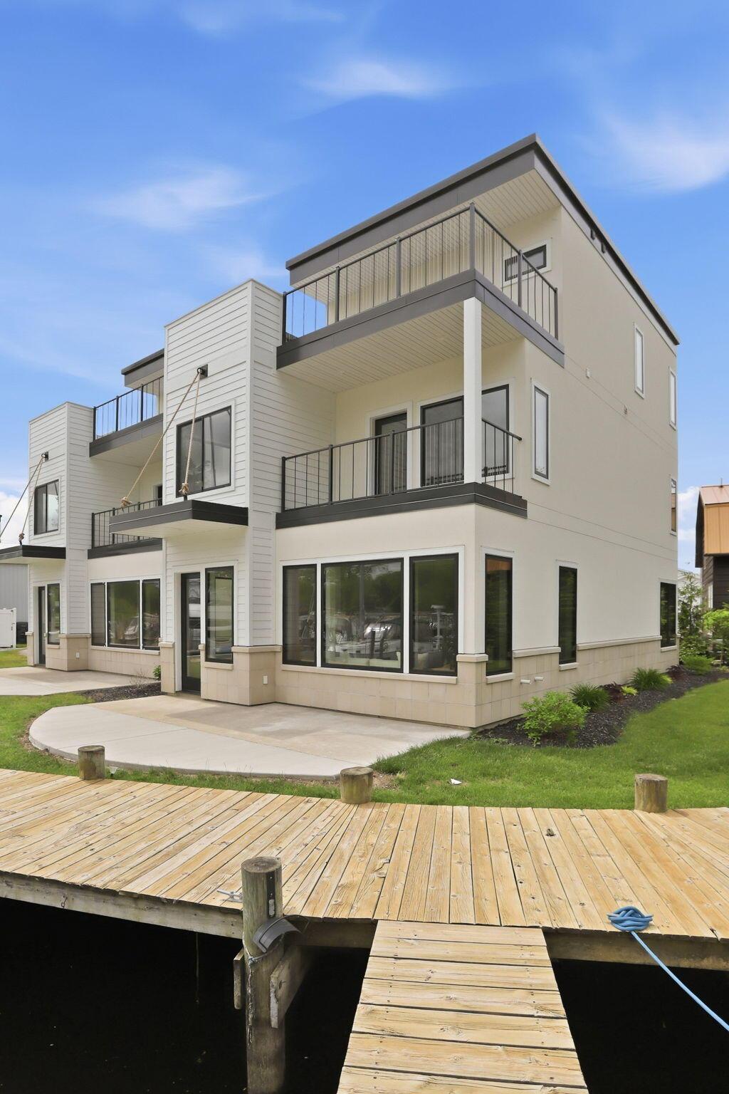 Image 4: Bailey Pointe
