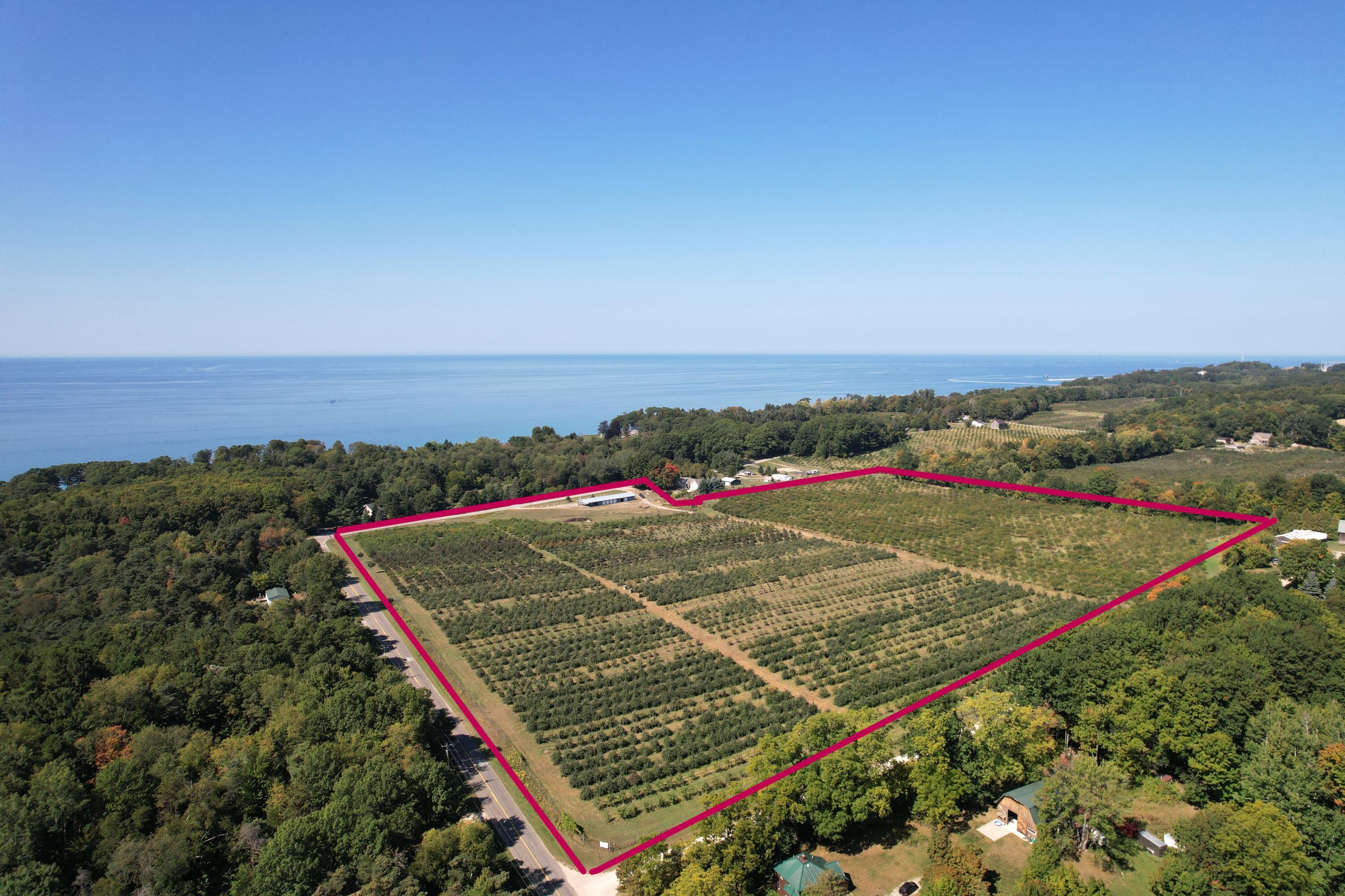 Image 2: 35 ACRES Close to Lake Michigan