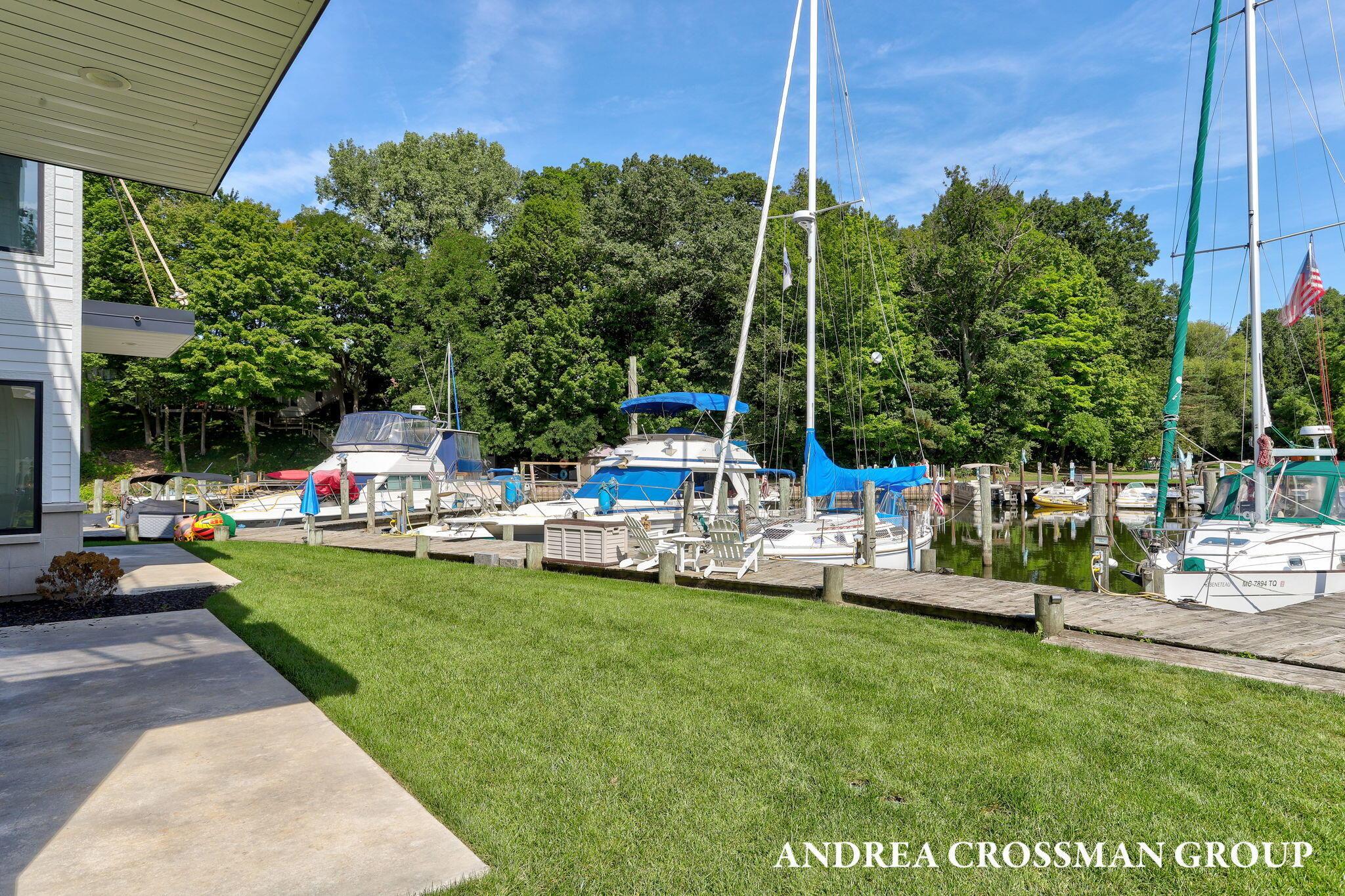 Image 4: 77-web-or-mls-1-bailey-ave-unit-2