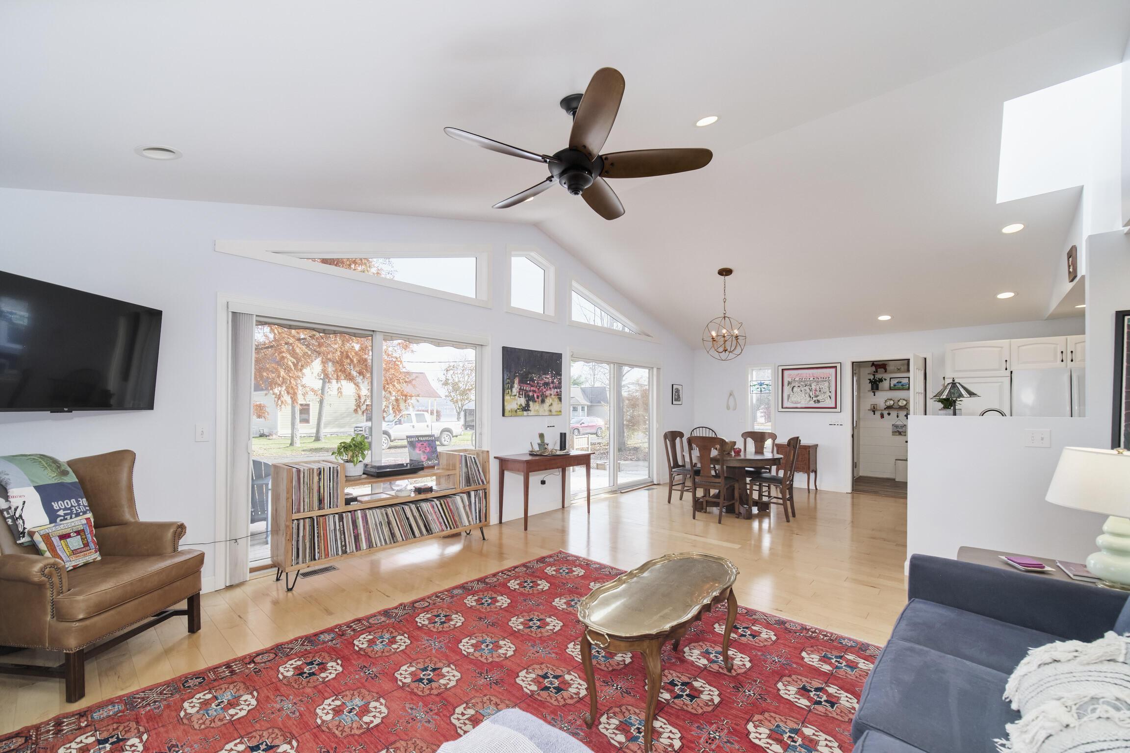 Image 4: 13200_Hopkins_Forest_Dr-13