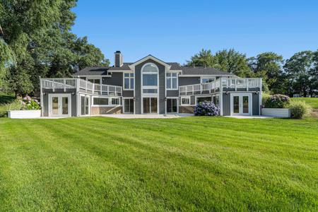 760 Bridgeview Bay