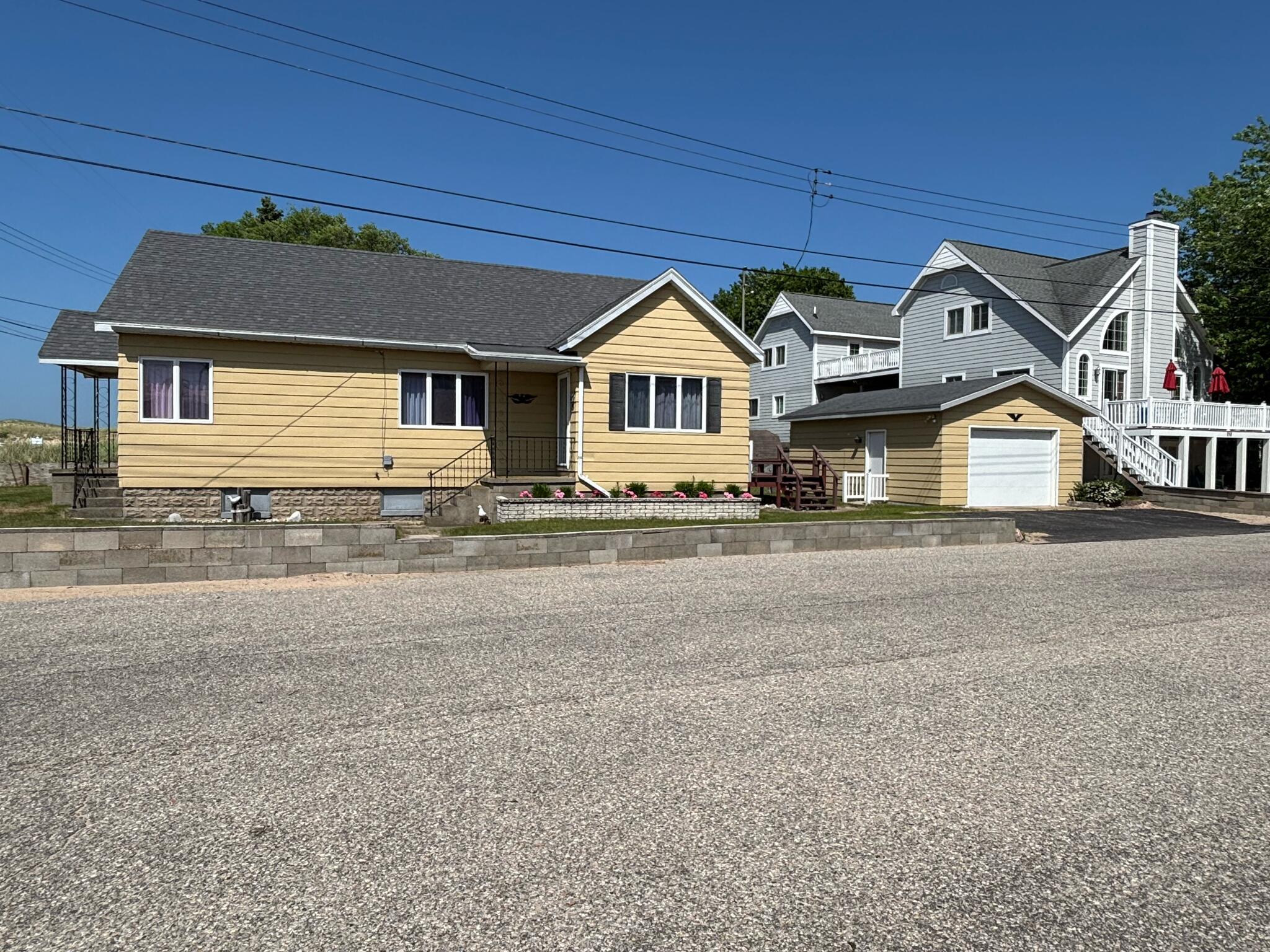 Image 1: AE97A3EC-DCB2-465F-9B52-01162E651F6B