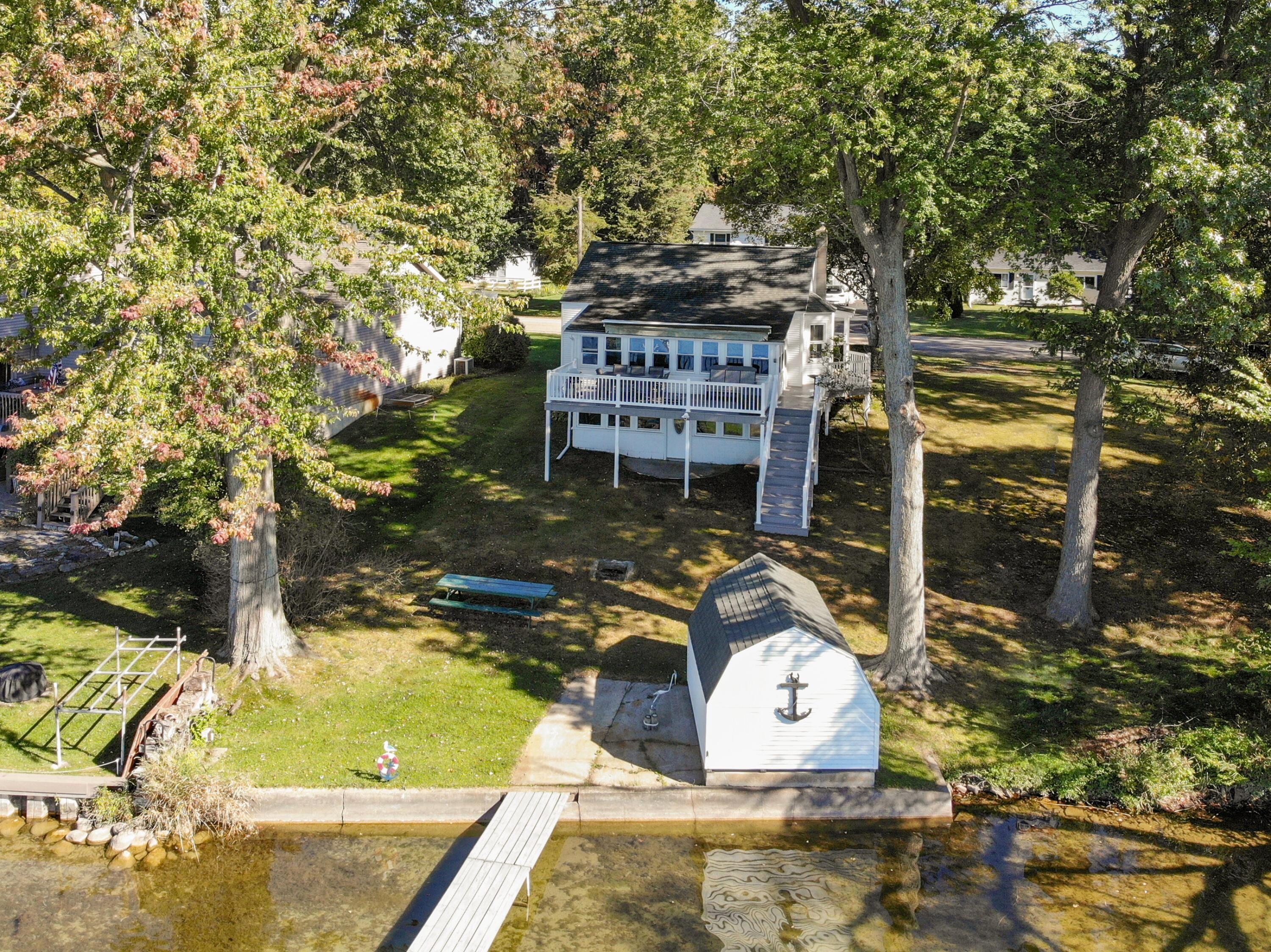 Image 4: 55572 Fisher Lake Rd-202