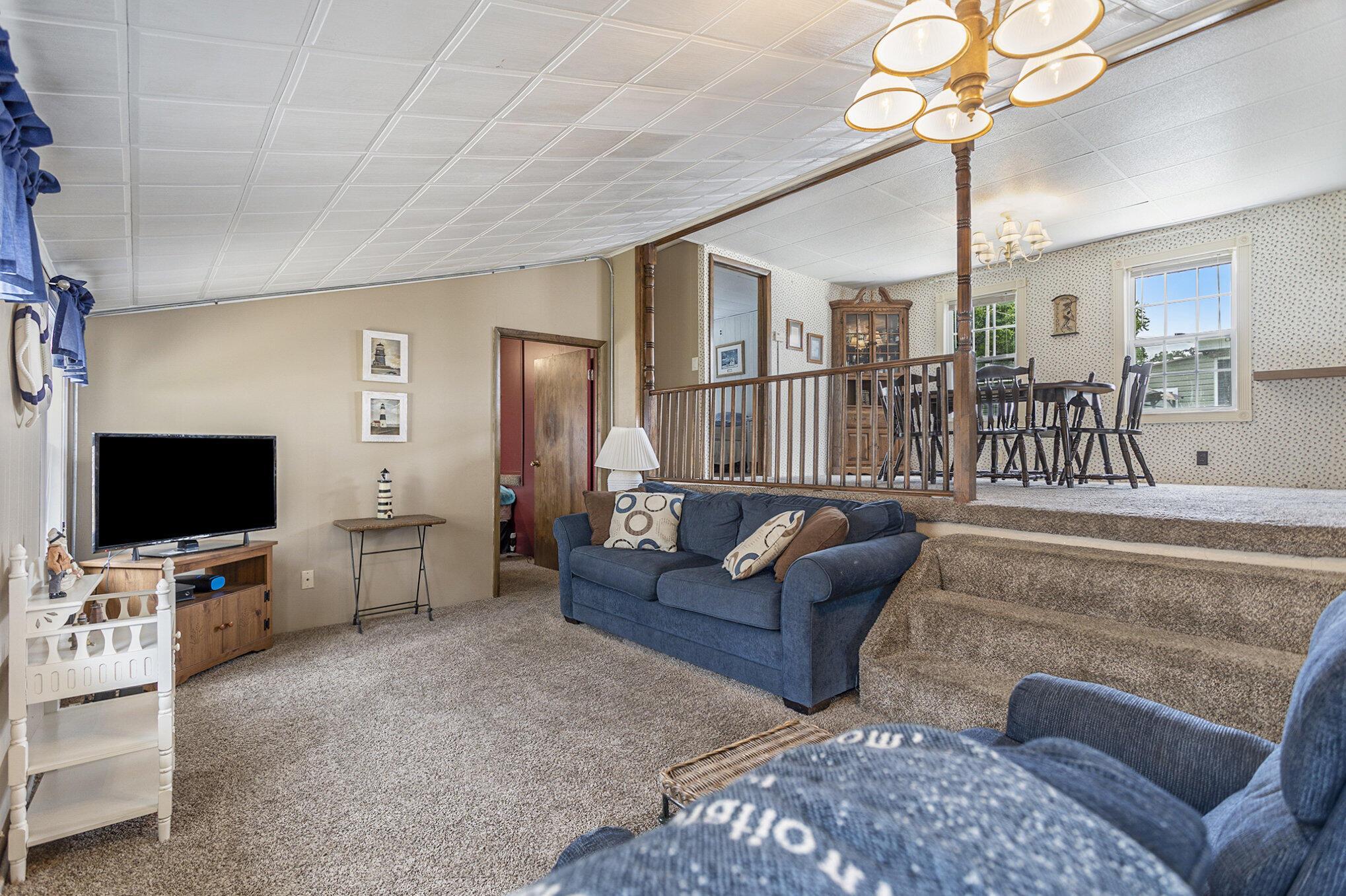 Image 3: 010_486_maple_ln_coldwater_mi_49036-6