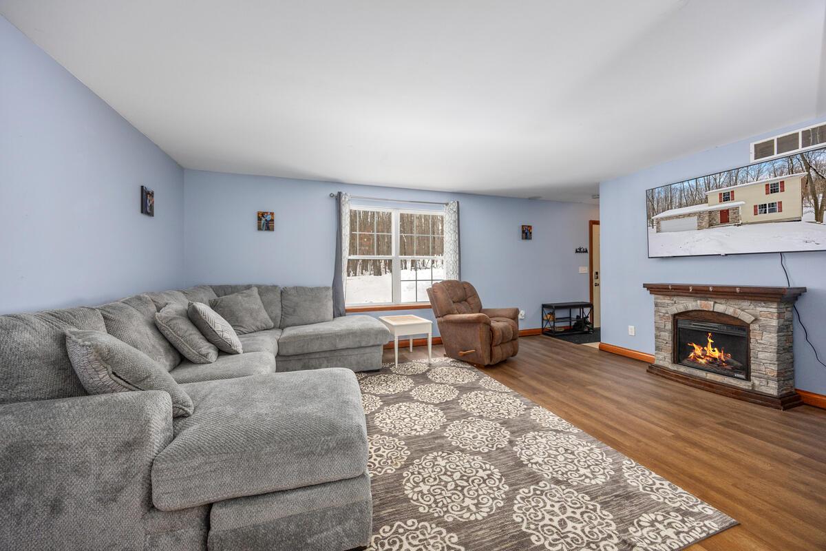 Image 2: 12095-Dubois_002