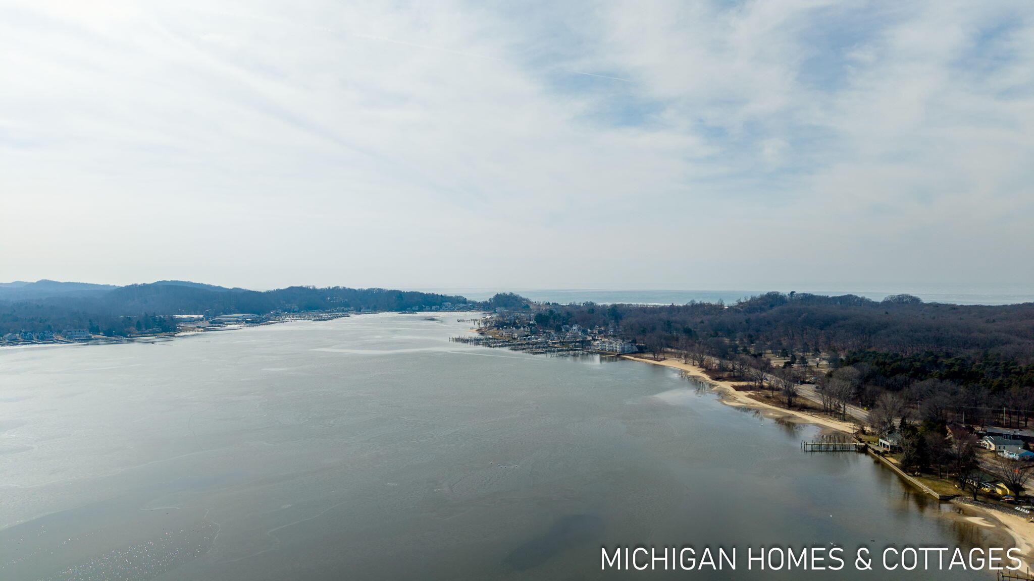 Image 3: 18-web-or-mls-2012-lake-st