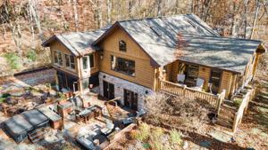 3902 Valley Path