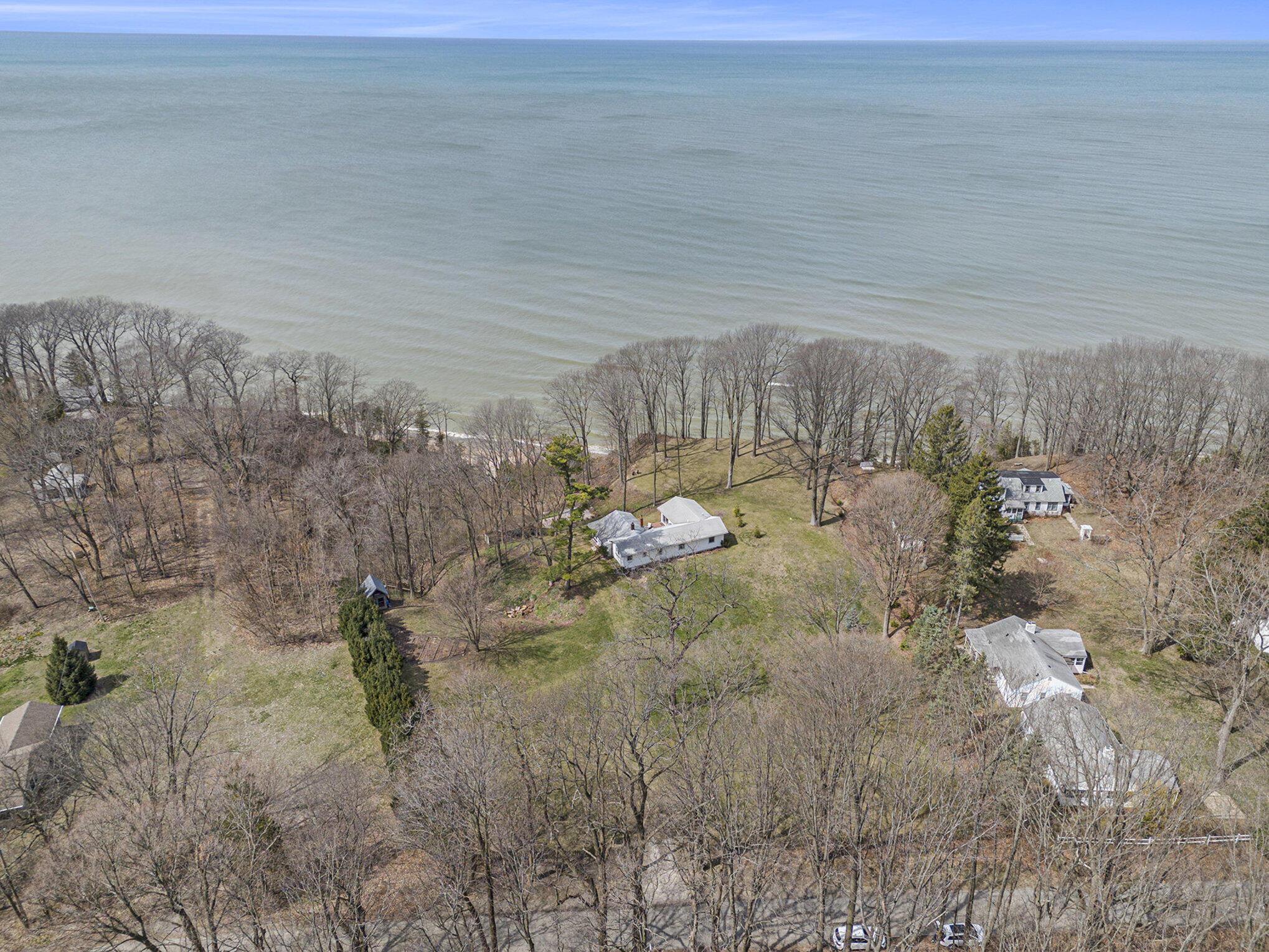 Image 3: 3.6 Acres / 233' on Lake MI