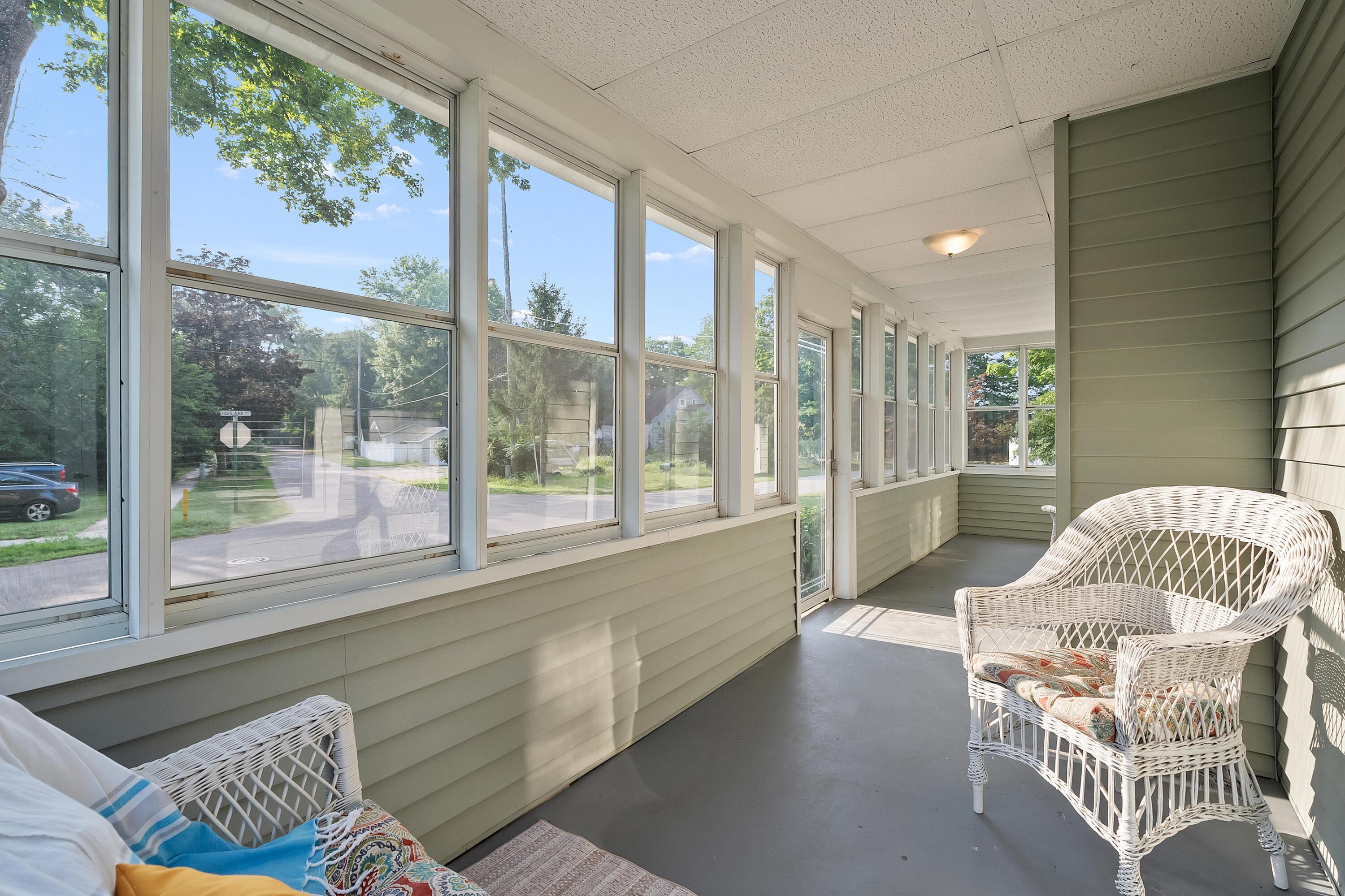 Image 2: Sun Porch